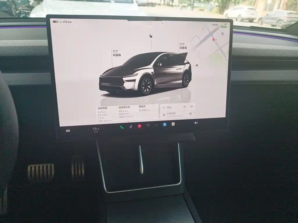 Tesla Model Y L — фото 9