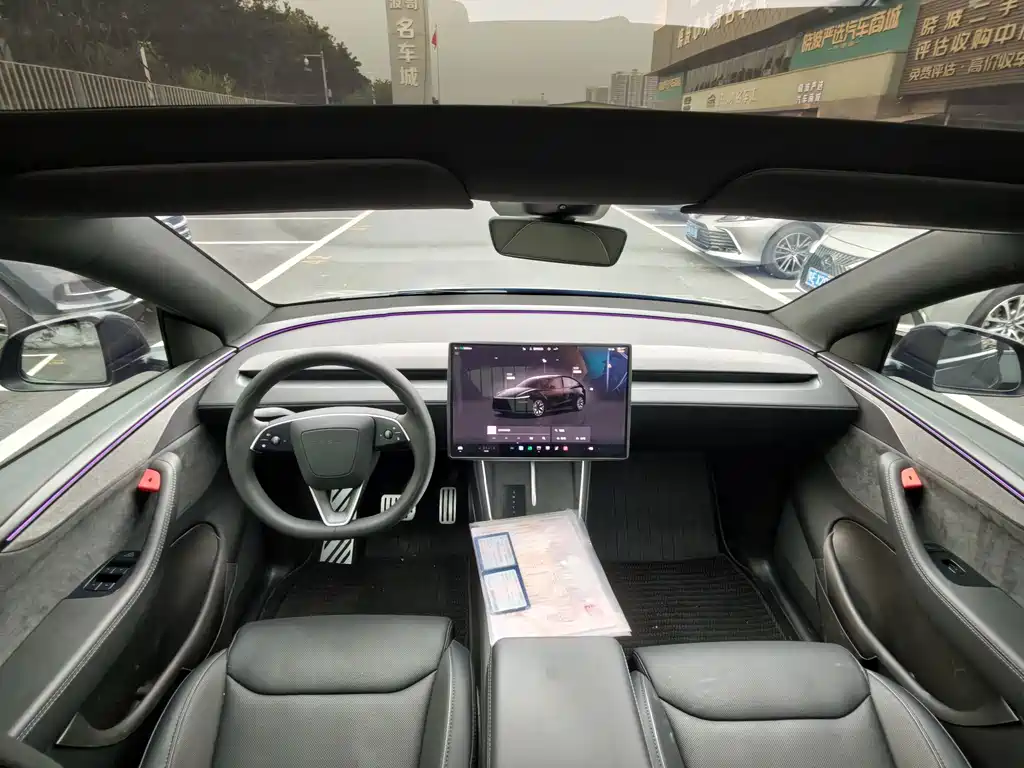 Tesla Model Y L — фото 17