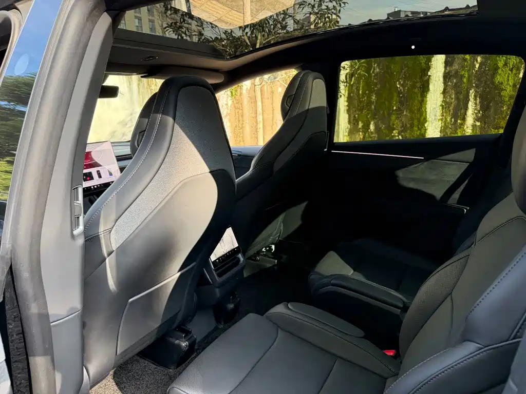 Tesla Model Y — фото 11