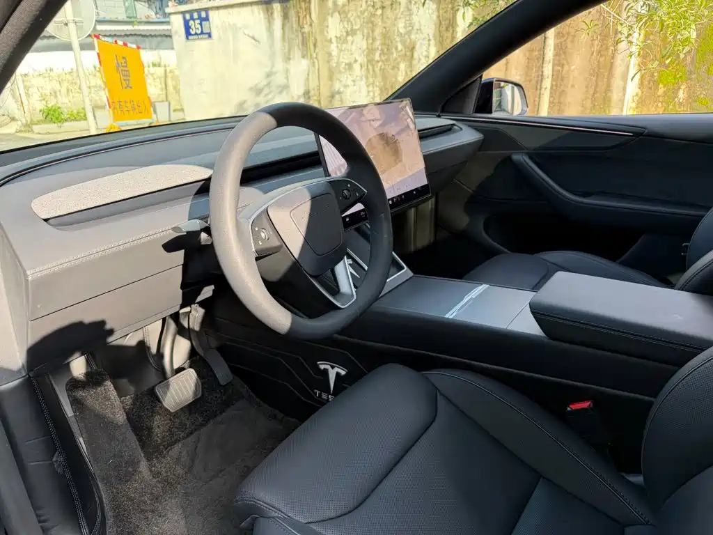 Tesla Model Y — фото 7