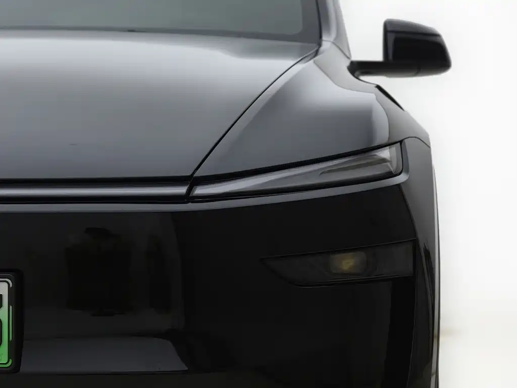 Tesla Model Y L — фото 11