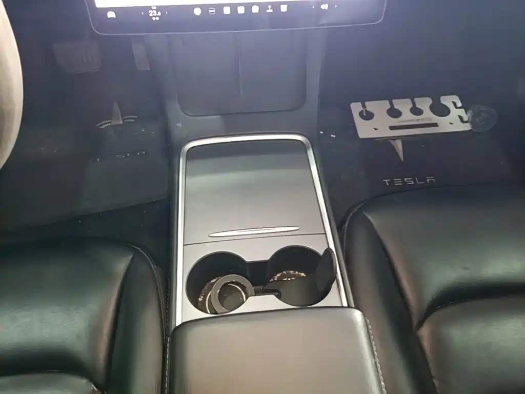 Tesla Model 3 — фото 14