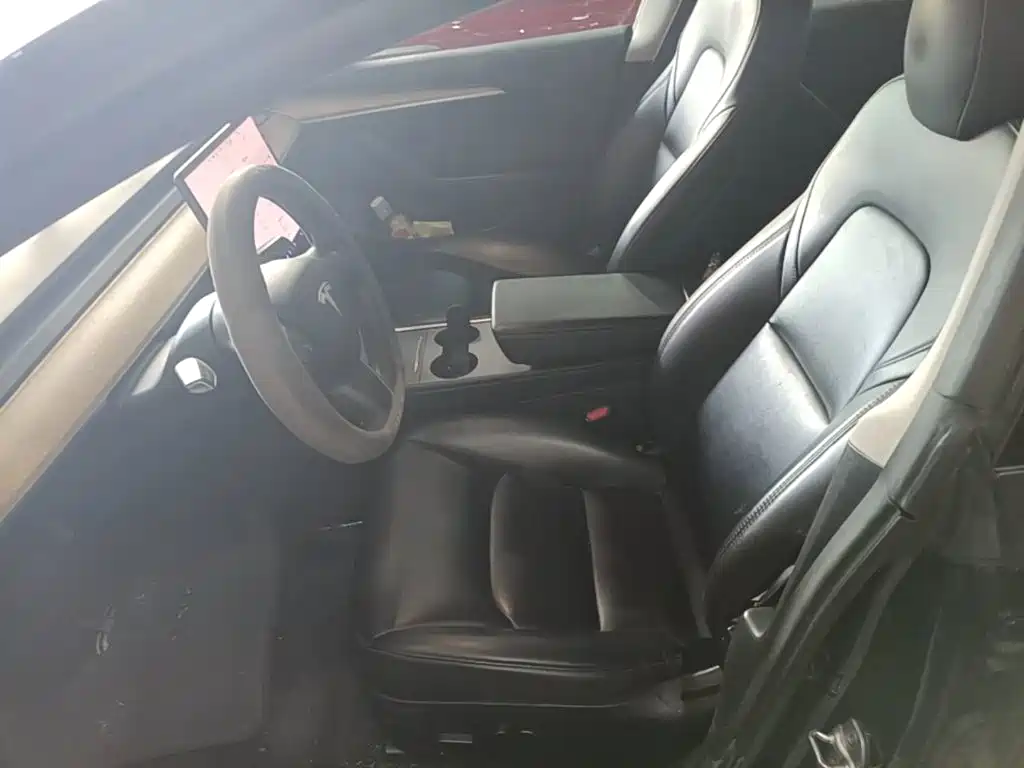 Tesla Model 3 — фото 15