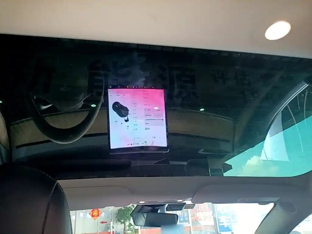 Tesla Model 3 — фото 18