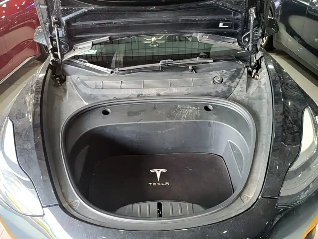 Tesla Model 3 — фото 20