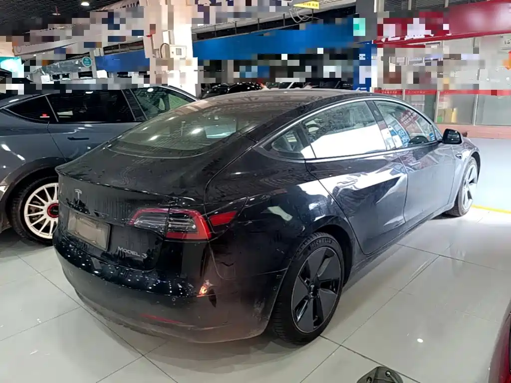 Tesla Model 3 — фото 7