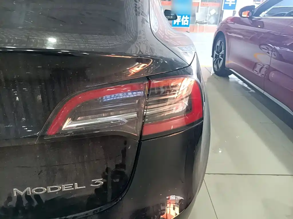 Tesla Model 3 — фото 8