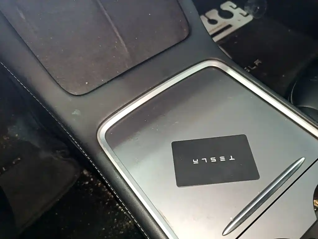 Tesla Model 3 — фото 9