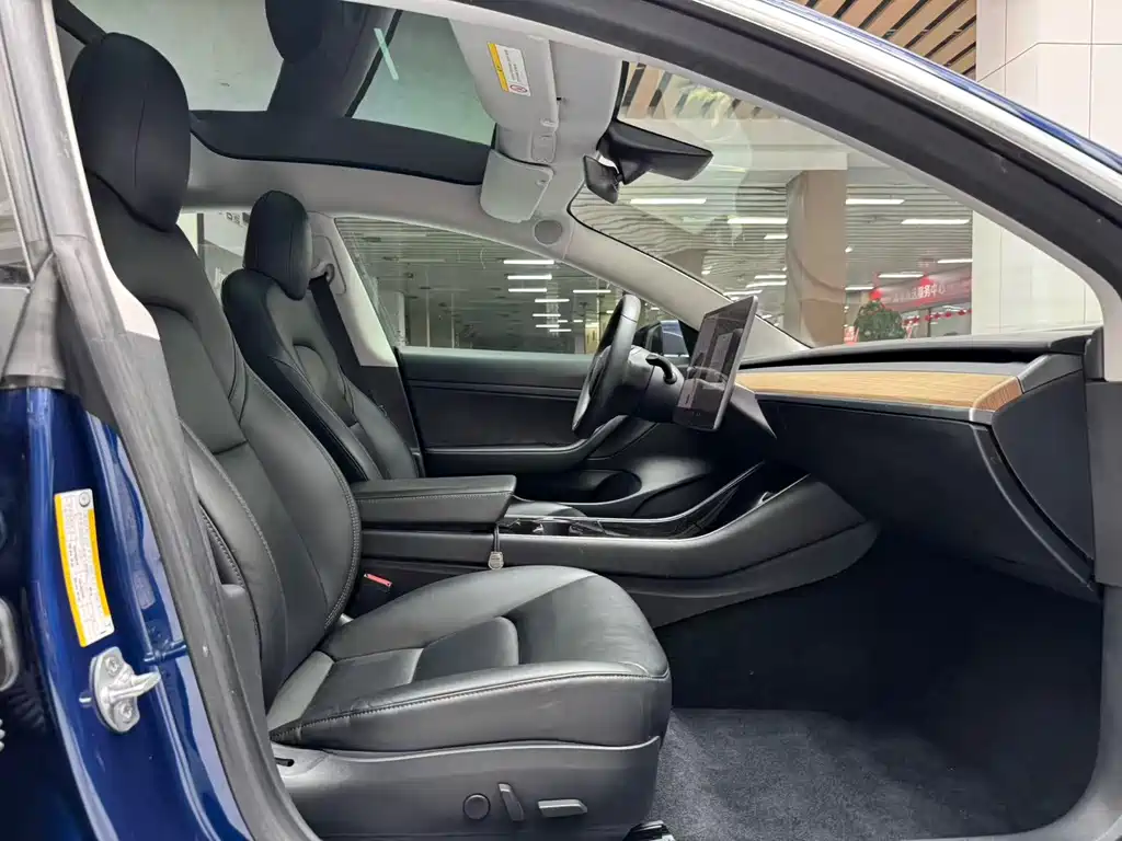 Tesla Model 3 — фото 17