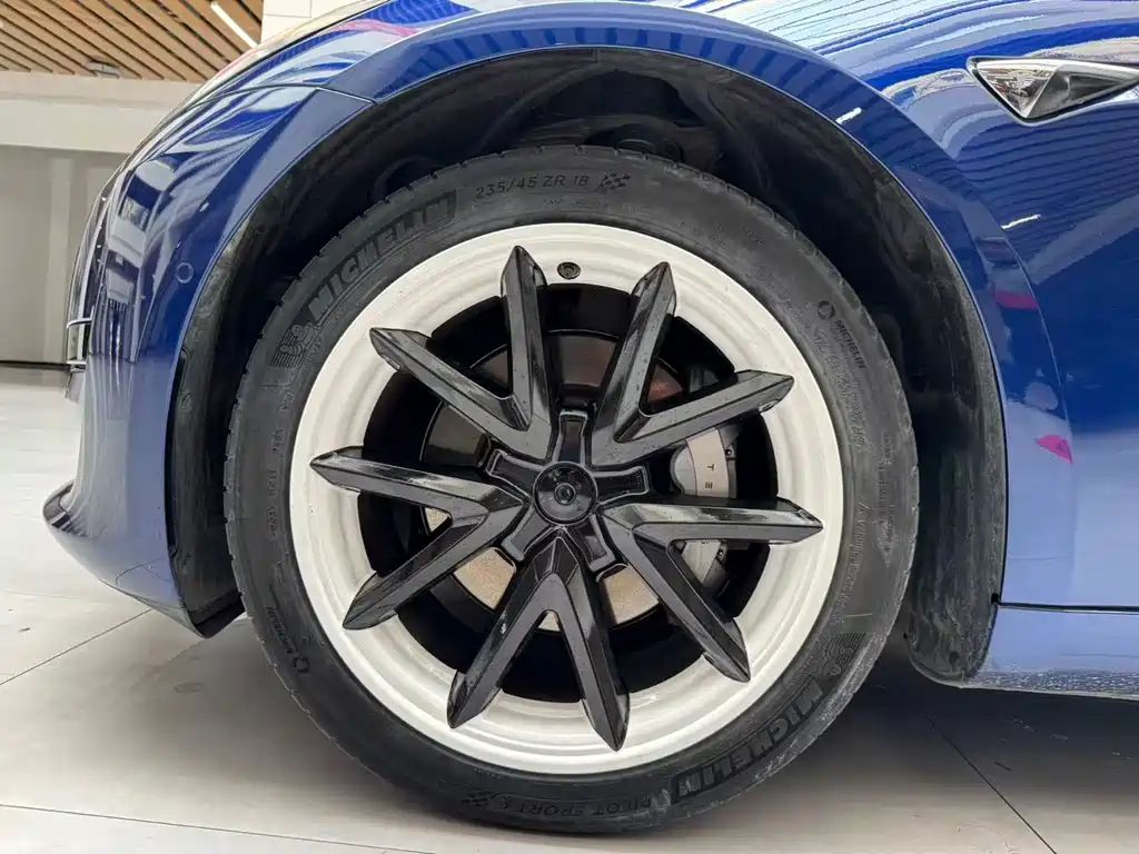 Tesla Model 3 — фото 22