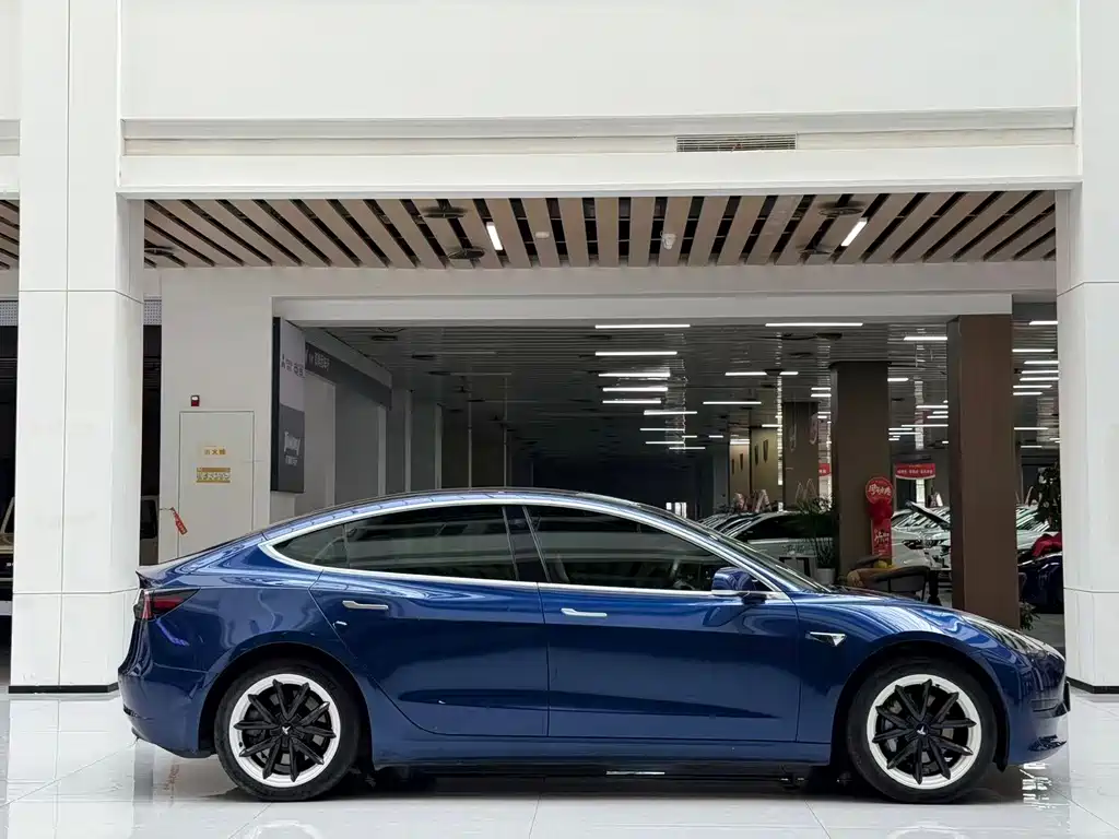 Tesla Model 3 — фото 4