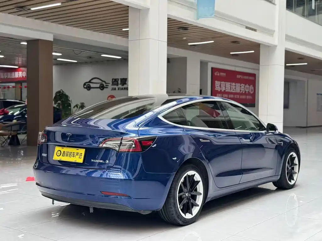 Tesla Model 3 — фото 5