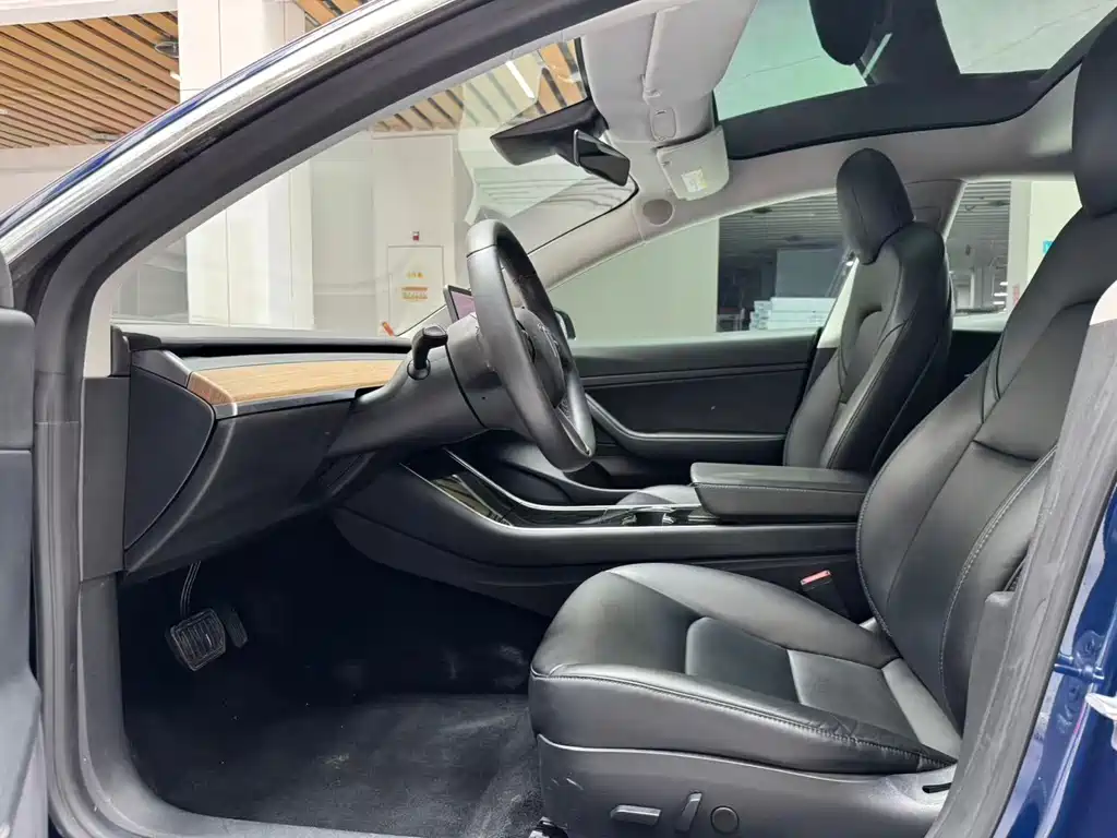 Tesla Model 3 — фото 10