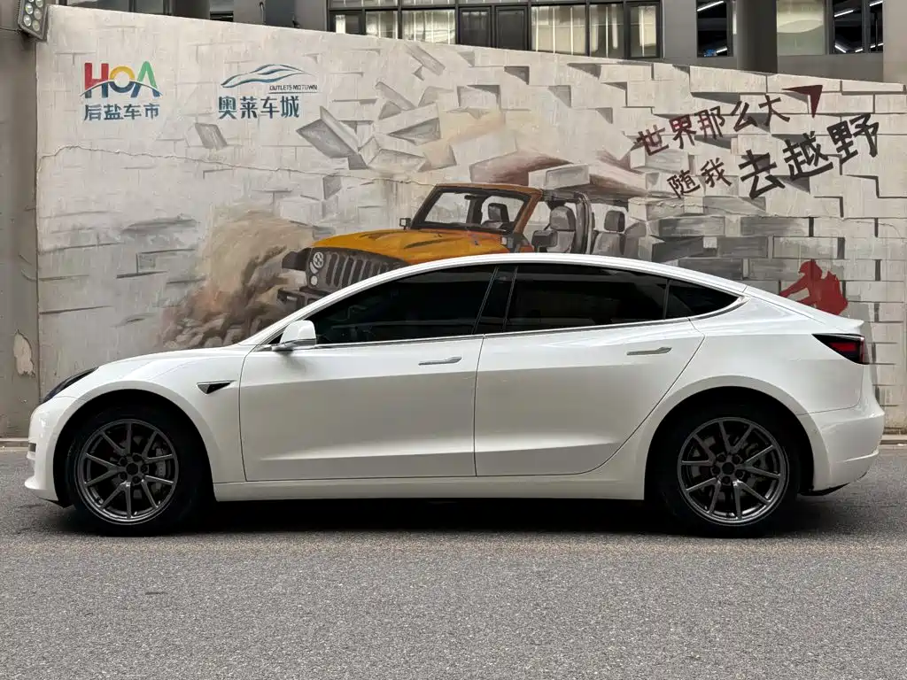 Tesla Model 3 — фото 3