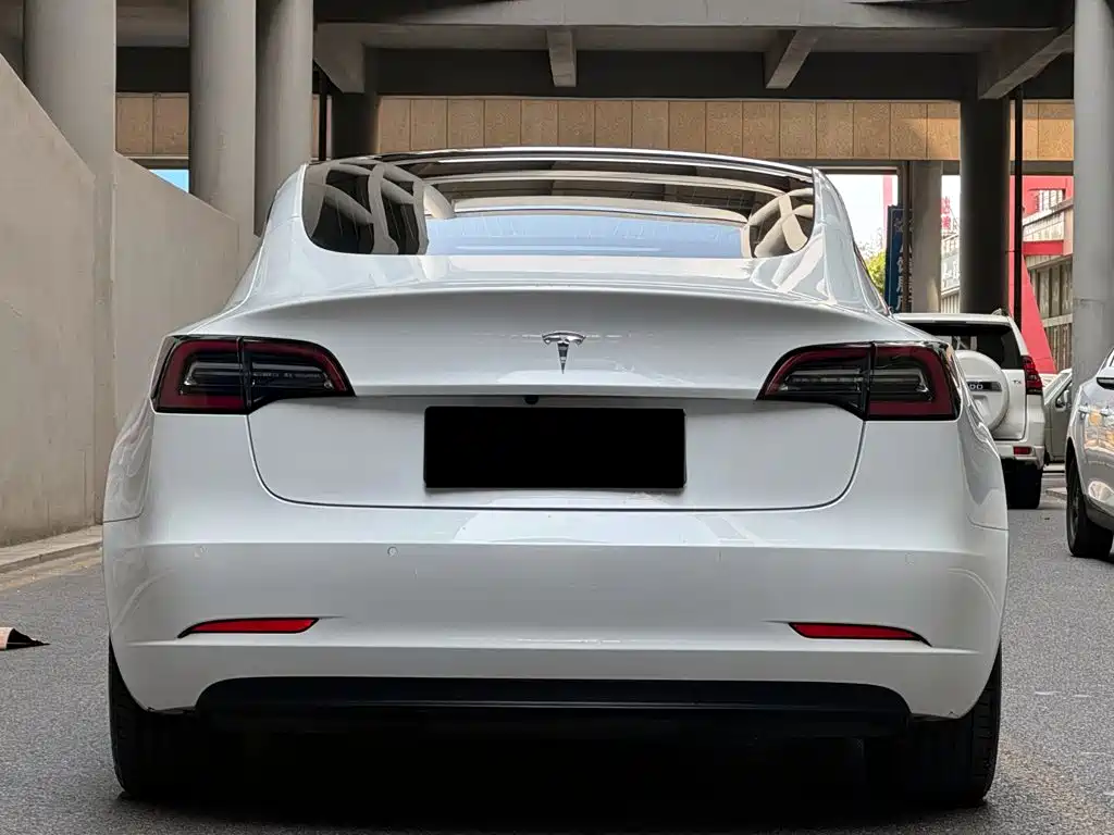 Tesla Model 3 — фото 4