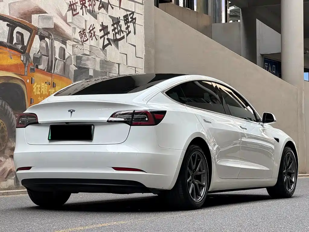 Tesla Model 3 — фото 5
