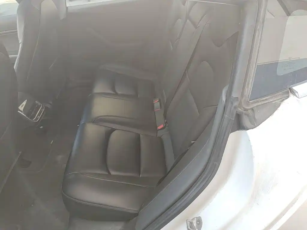Tesla Model 3 — фото 17