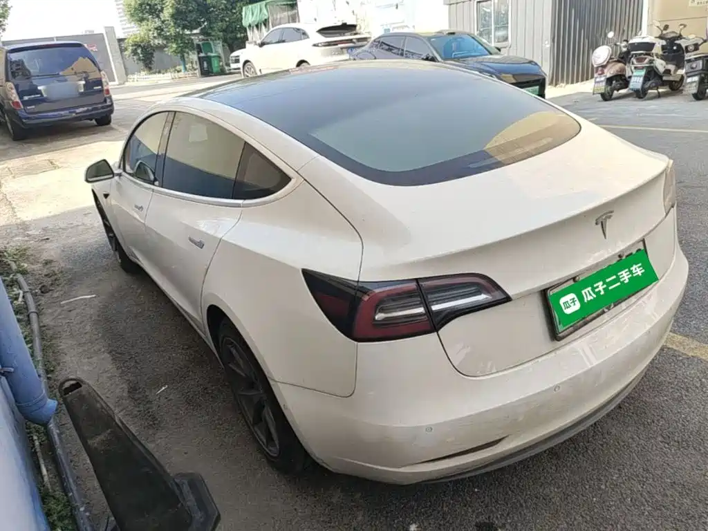Tesla Model 3 — фото 5
