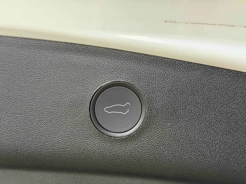 Tesla Model 3 — фото 13