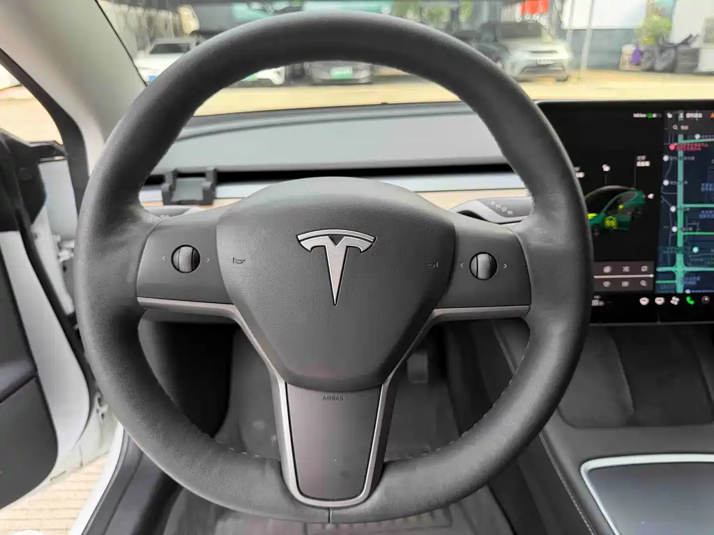 Tesla Model 3 — фото 10