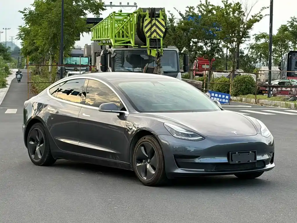 Tesla Model 3 — фото 2
