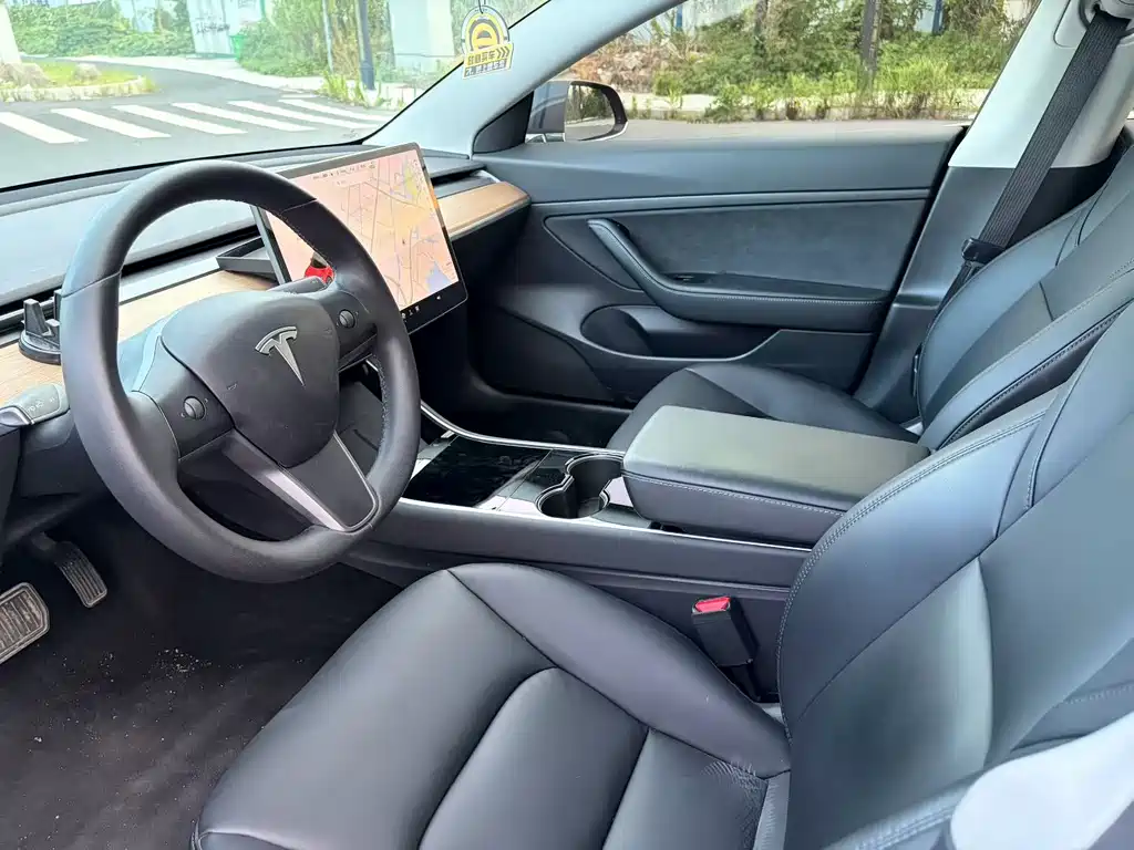 Tesla Model 3 — фото 7