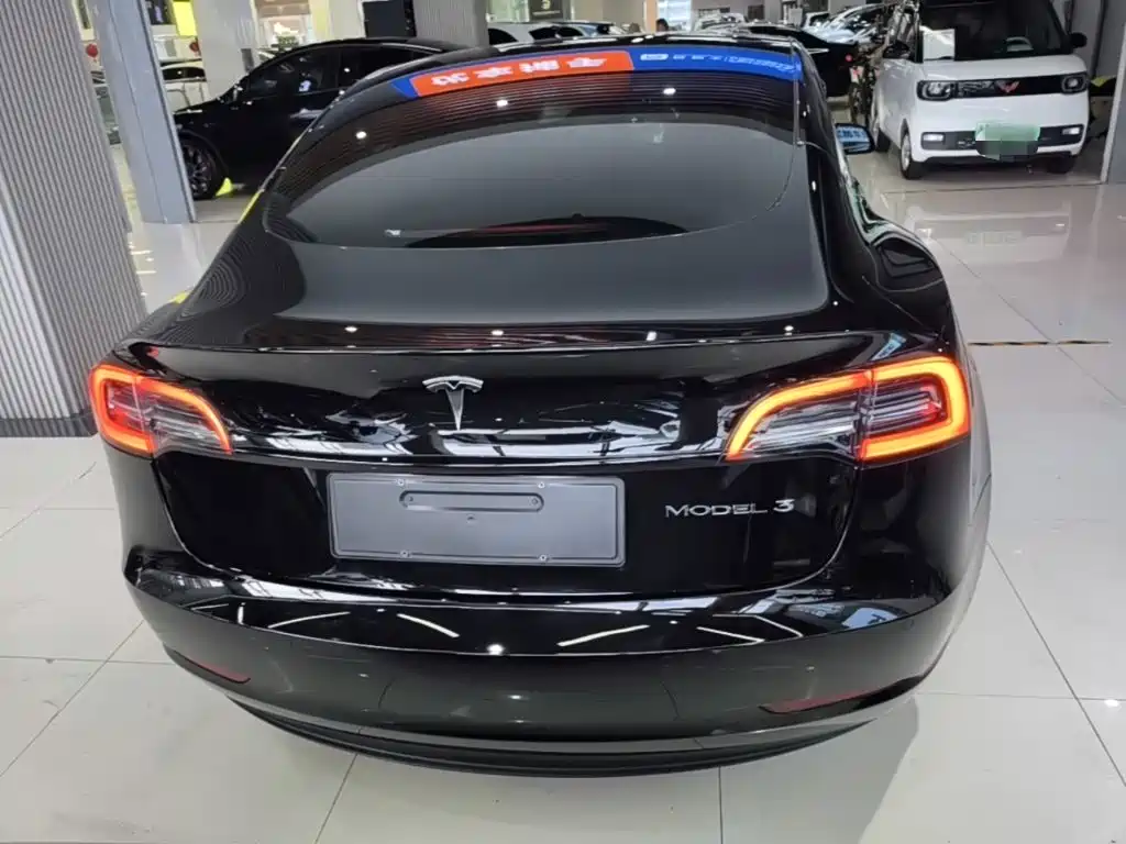 Tesla Model 3 — фото 6