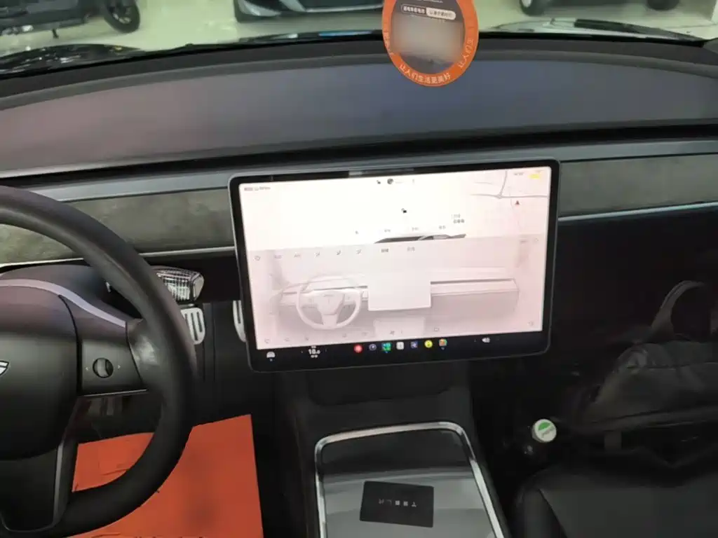 Tesla Model 3 — фото 10