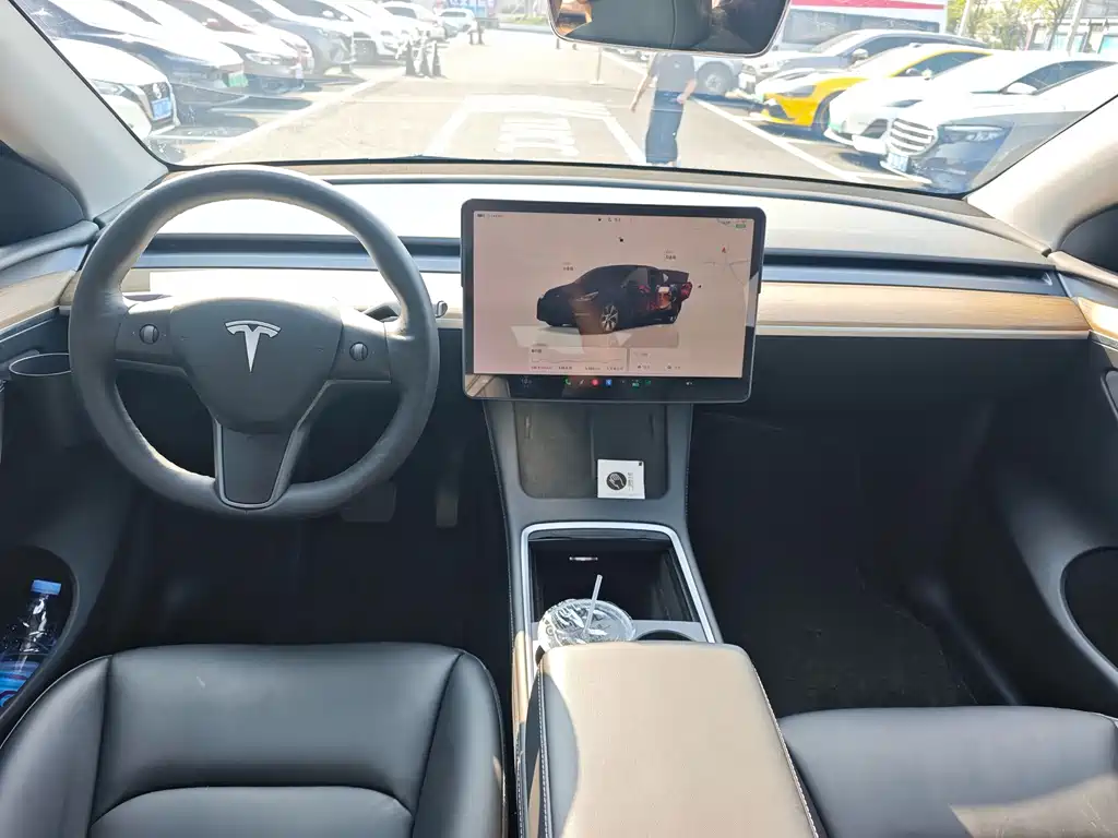 Tesla Model Y — фото 5
