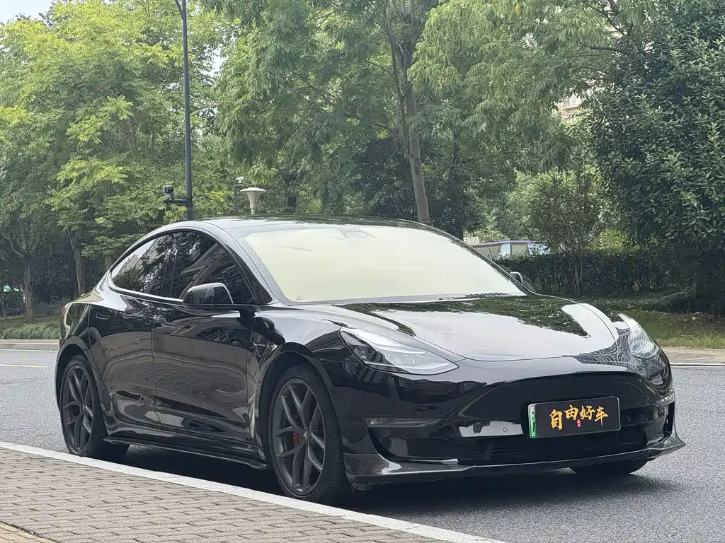 Tesla Model 3 — фото 3