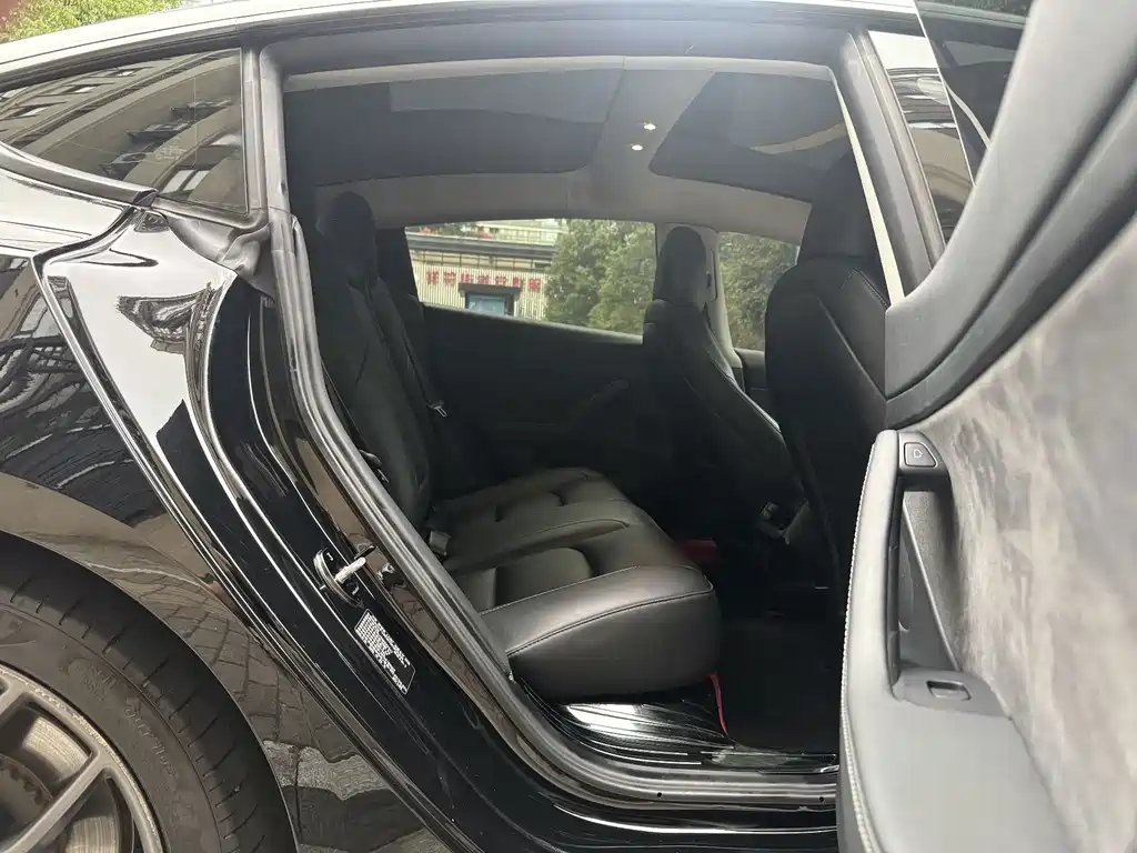 Tesla Model 3 — фото 9
