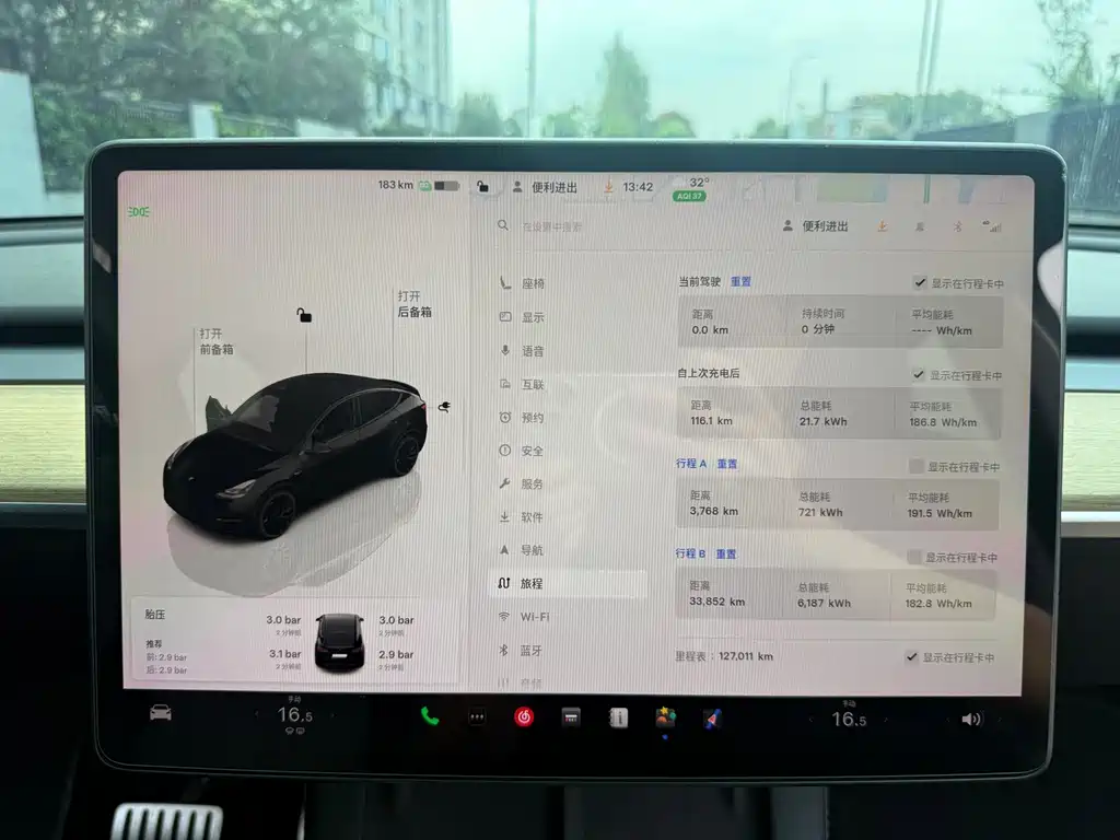Tesla Model Y — фото 11
