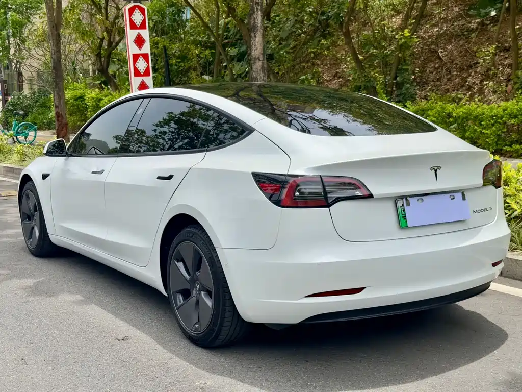 Tesla Model 3 — фото 7