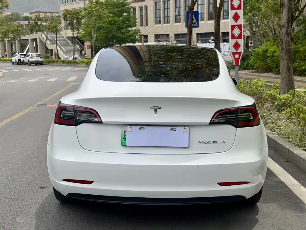 Tesla Model 3 — фото 9
