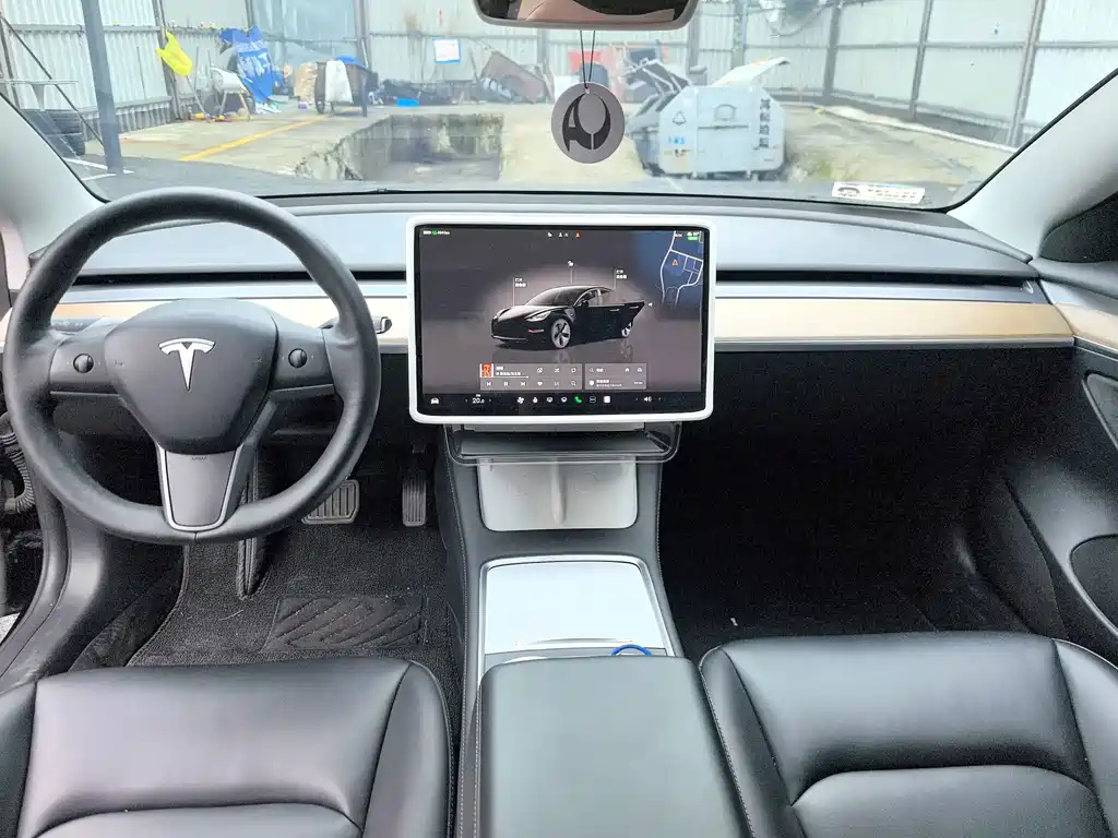 Tesla Model 3 — фото 5