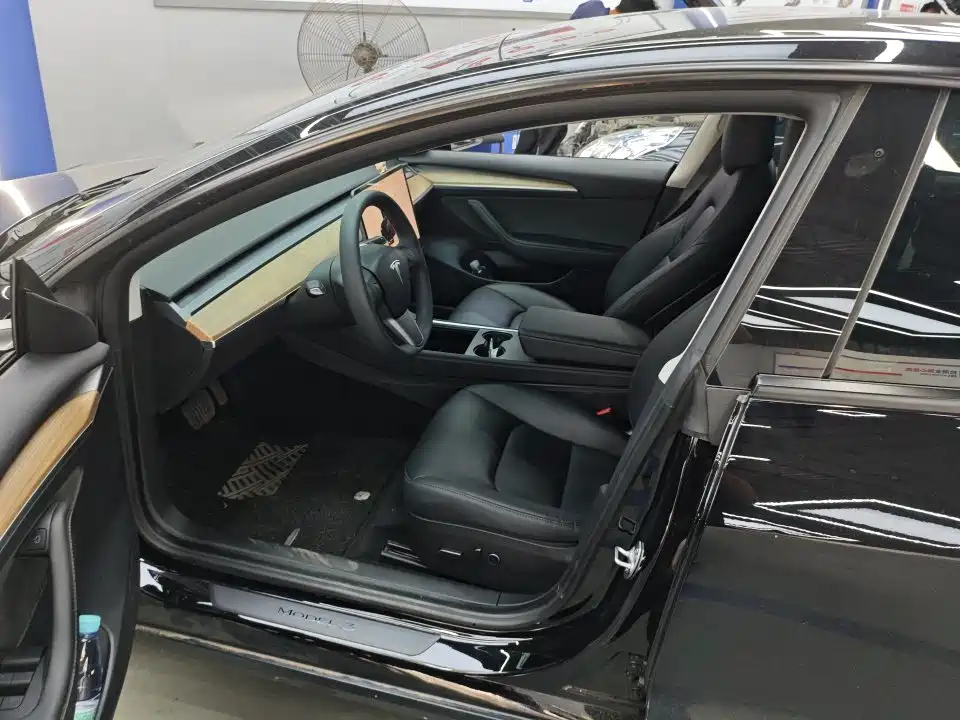 Tesla Model 3 — фото 3