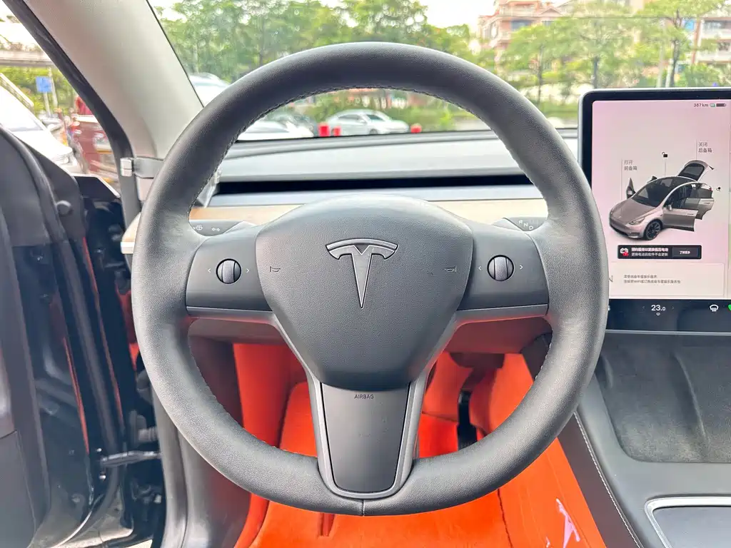 Tesla Model Y — фото 15