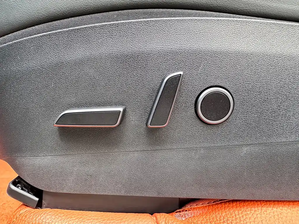 Tesla Model Y — фото 17