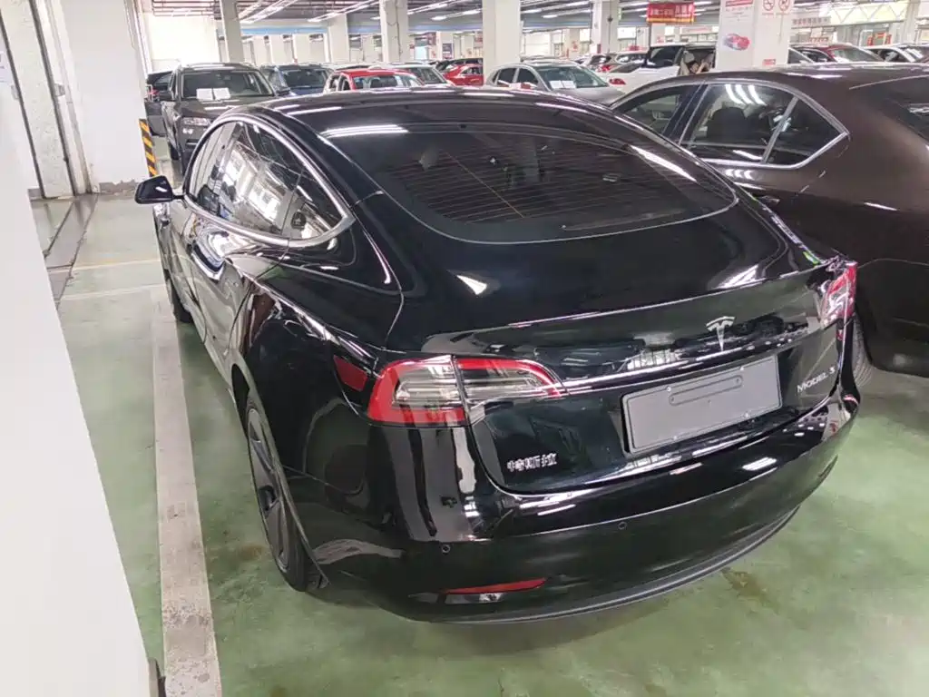 Tesla Model 3 — фото 5