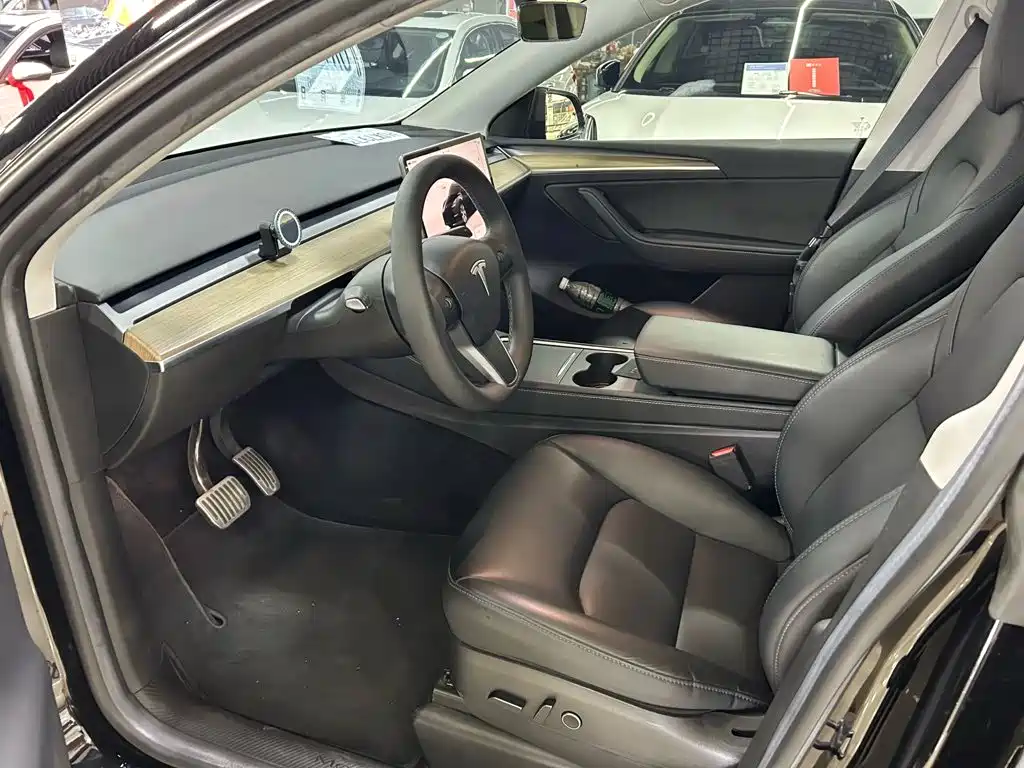Tesla Model Y — фото 3