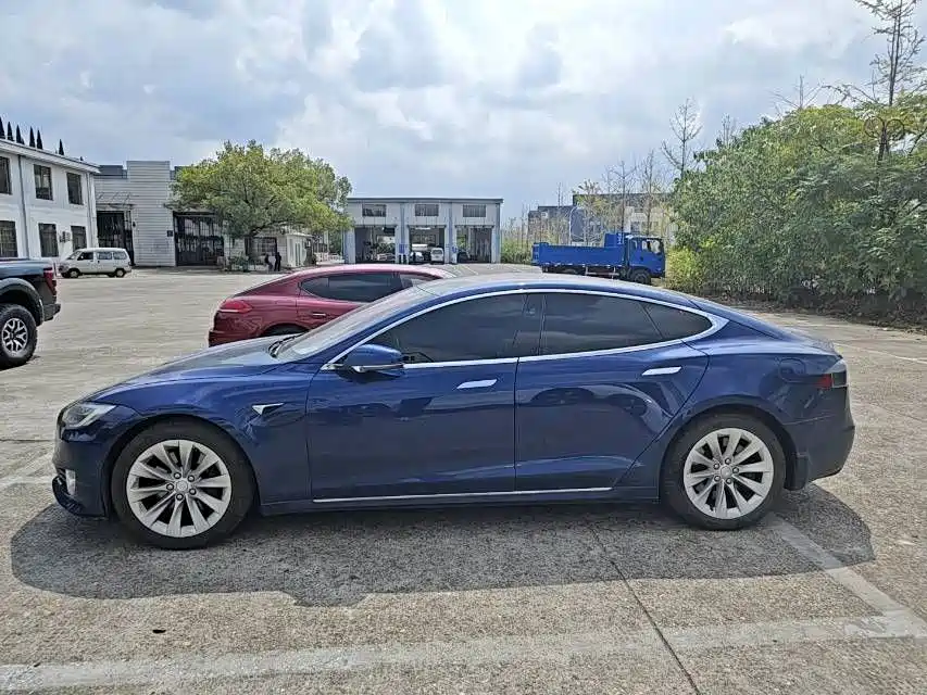 Tesla Model S — фото 3