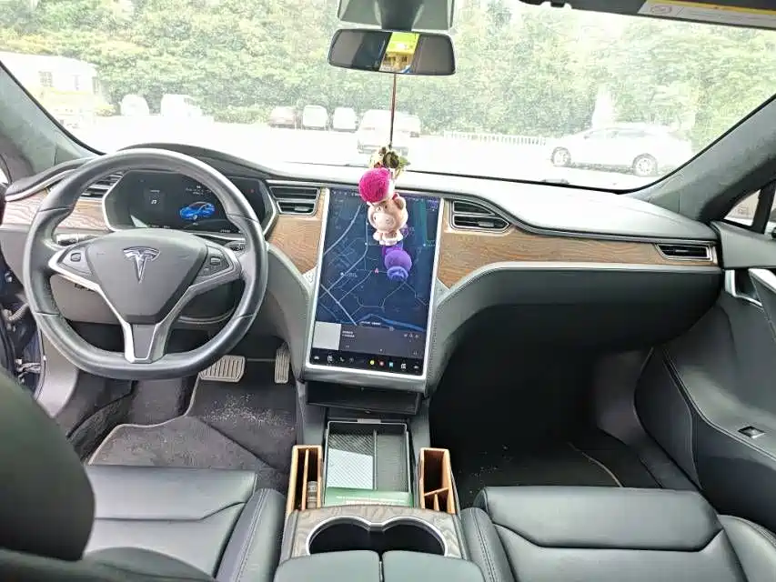 Tesla Model S — фото 7