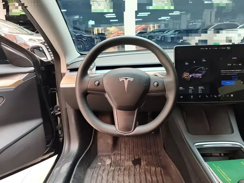 Tesla Model 3 — фото 11