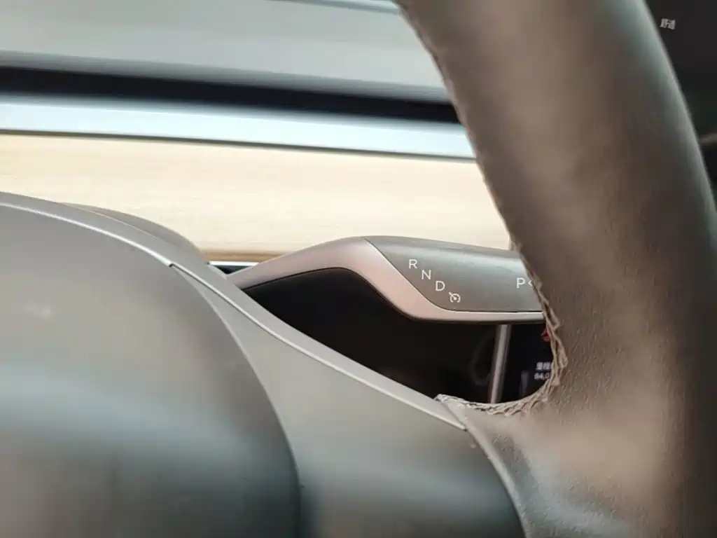 Tesla Model 3 — фото 14