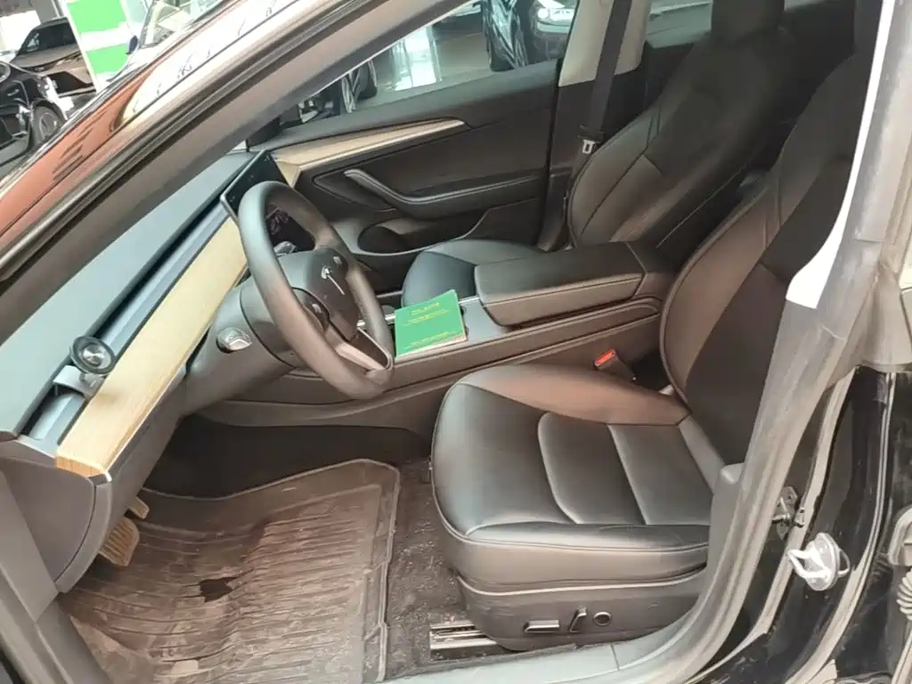 Tesla Model 3 — фото 15