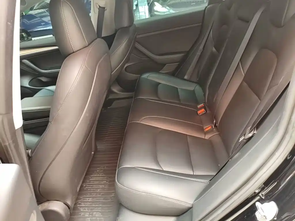 Tesla Model 3 — фото 17