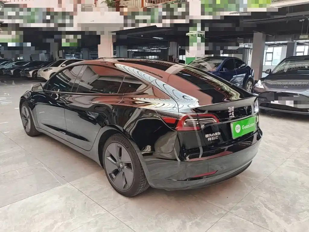 Tesla Model 3 — фото 5