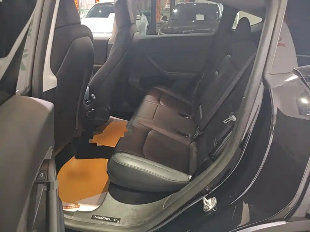 Tesla Model Y — фото 17