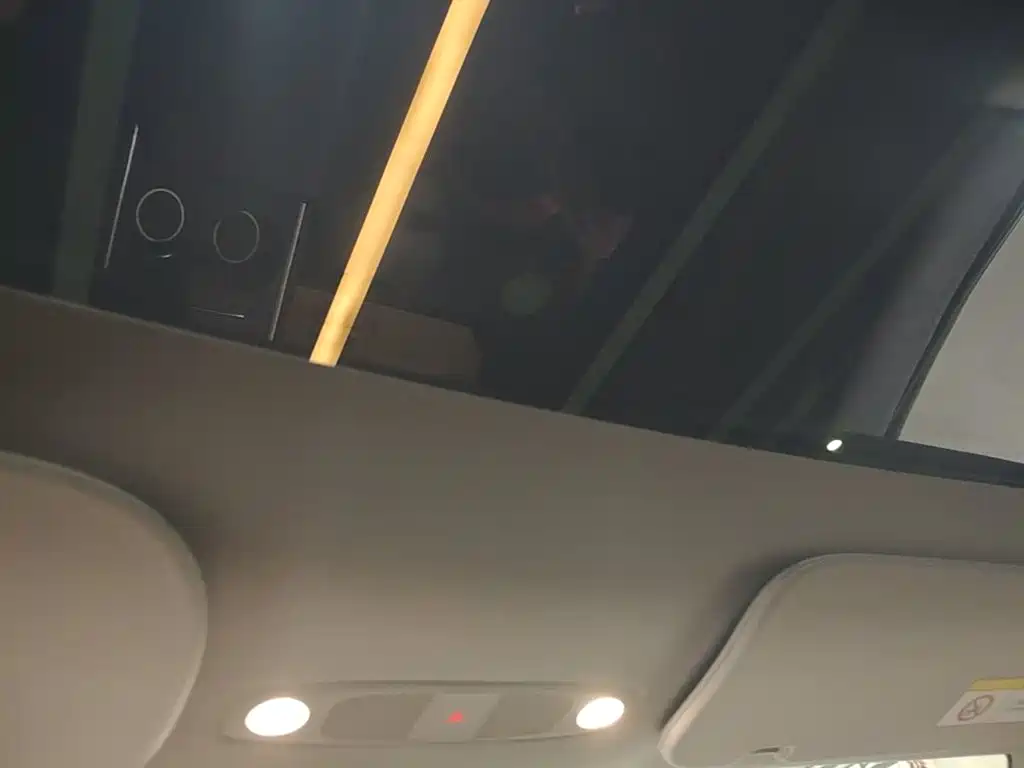 Tesla Model Y — фото 18