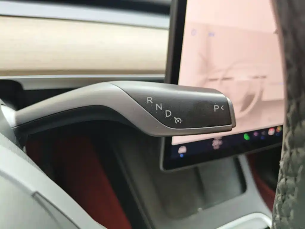 Tesla Model Y — фото 19